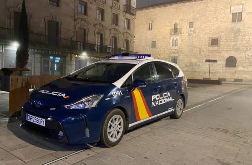 La institución policial dijo que los narcotraficantes fueron sorprendidos infraganti. (FUENTE EXTERNA)