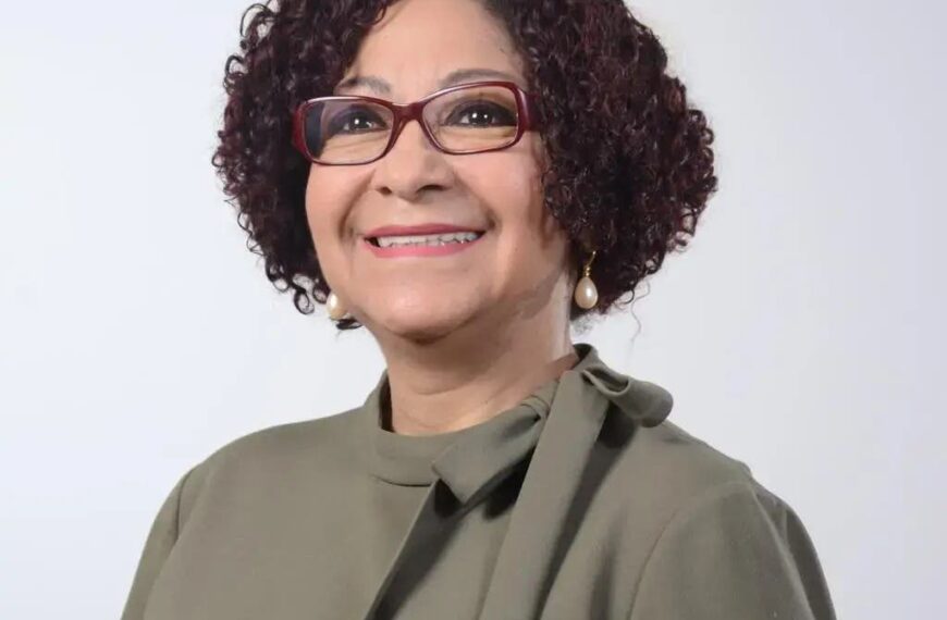 Candidata presidencial del Frente Amplio dijo este gobierno tiene luces y sombras.