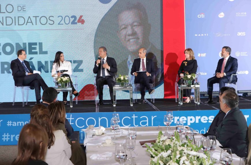 Leonel Fernández sugiere una reforma fiscal sin aumentar impuestos