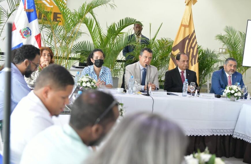 Funcionarios pueden ser castigados por aumentar programas sociales