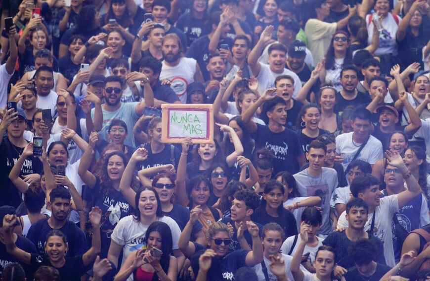 Argentina resiste ante el retroceso y negacionismo de Milei, saliendo a las calles por miles