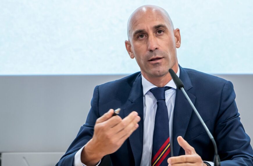 Detienen a Luis Rubiales al aterrizar en Madrid en vuelo desde República Dominicana