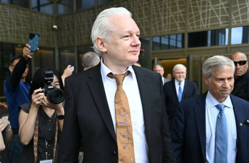 Julian Assange libre tras comparecer y sellar acuerdo de culpabilidad