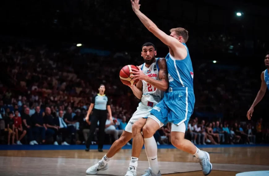 Selección dominicana de baloncesto cae ante Grecia, pero tiene un pie en segunda ronda