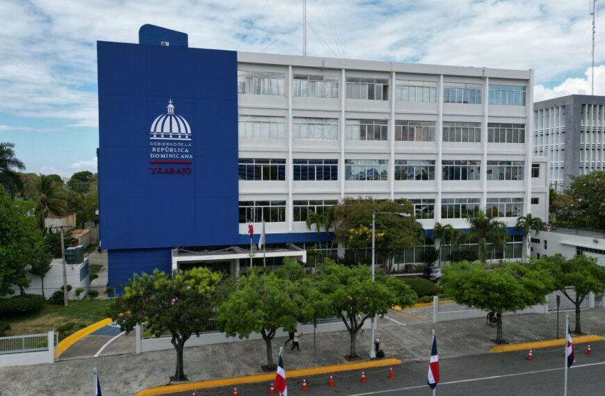DE ULTIMO MINUTO: Ministerio de Trabajo insta a flexibilizar labores en zonas vulnerables ante paso de huracán Beryl