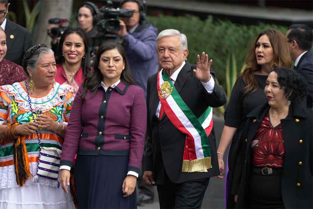 López Obrador llega a Congreso mexicano para investidura de Sheinbaum