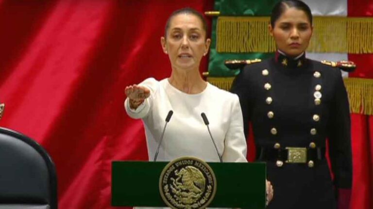 Presidenta de México elogia a López Obrador en su primer discurso