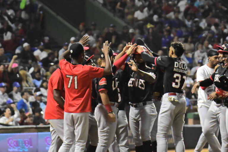 Los Leones del Escogido aplastan a los Tigres del Licey con un abultado marcador de 14-2