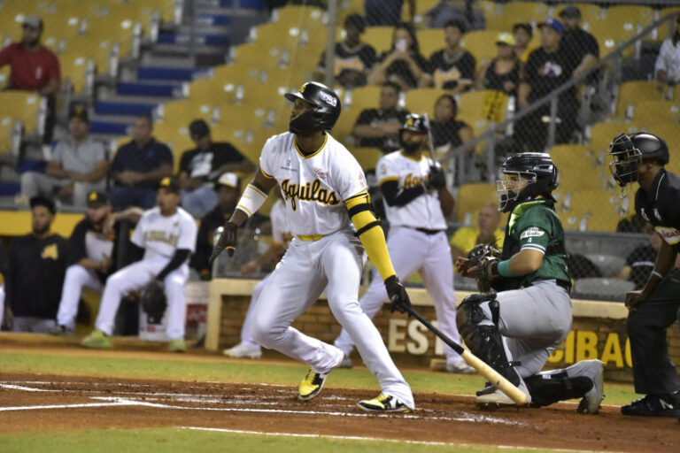 Las Águilas Cibaeñas resurgieron en grande: Vencen a las Estrellas Orientales 6-1 en un gran espectáculo beisbolero