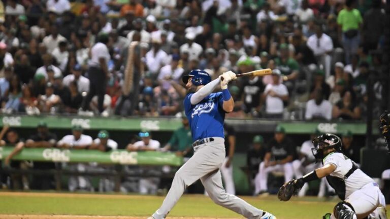 Los Tigres del Licey vencen a las Estrellas Orientales en un partido de infarto