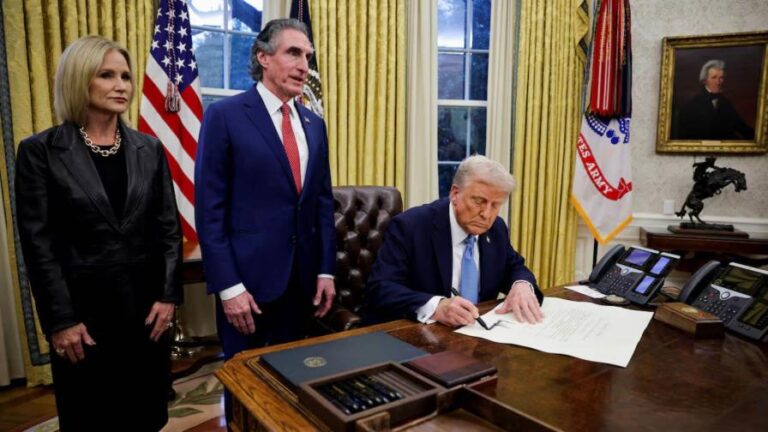 Donald Trump impone aranceles: Firma ordenes que podrían iniciar una guerra comercial
