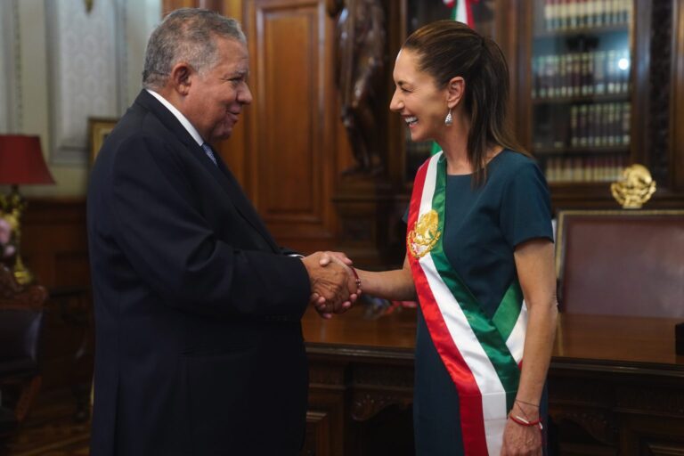 Juan Bolívar Díaz presenta cartas credenciales como embajador dominicano en México
