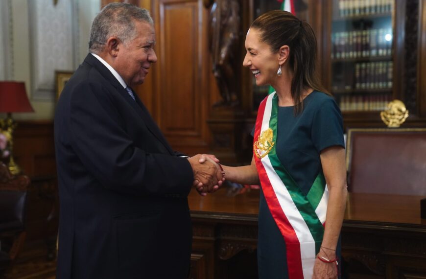 Juan Bolívar Díaz presenta cartas credenciales como embajador dominicano en México