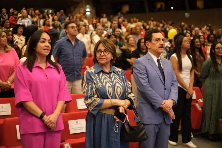 Embajada dominicana honra a madres con emotiva celebración en Madrid