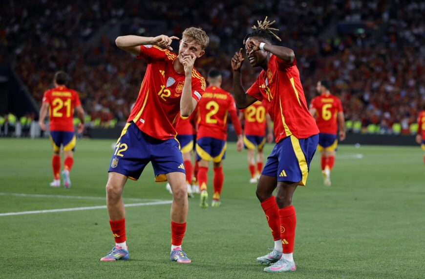 España brilla con arte y riesgo ante una Francia desbordada