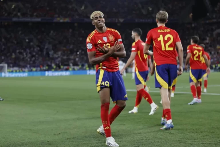 Lamine Yamal fortalece su candidatura al Balón de Oro con un recital ante Francia