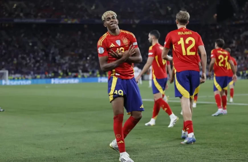 Lamine Yamal fortalece su candidatura al Balón de Oro con un recital ante Francia