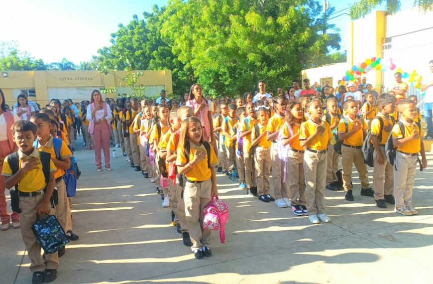 Año escolar inicia entre promesas y realidades: más de 2 millones de estudiantes enfrentan déficit de aulas, materiales y reparaciones pendientes