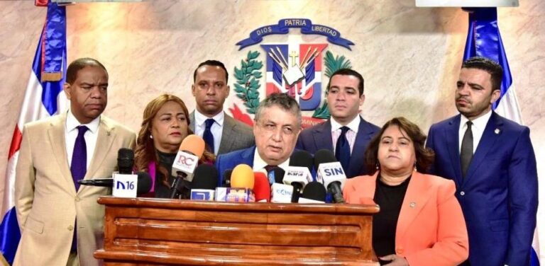 PLD denuncia a Radhamés Jiménez y «guardia pretoriana» de Leonel Fernández por «sonsacar» a sus dirigentes