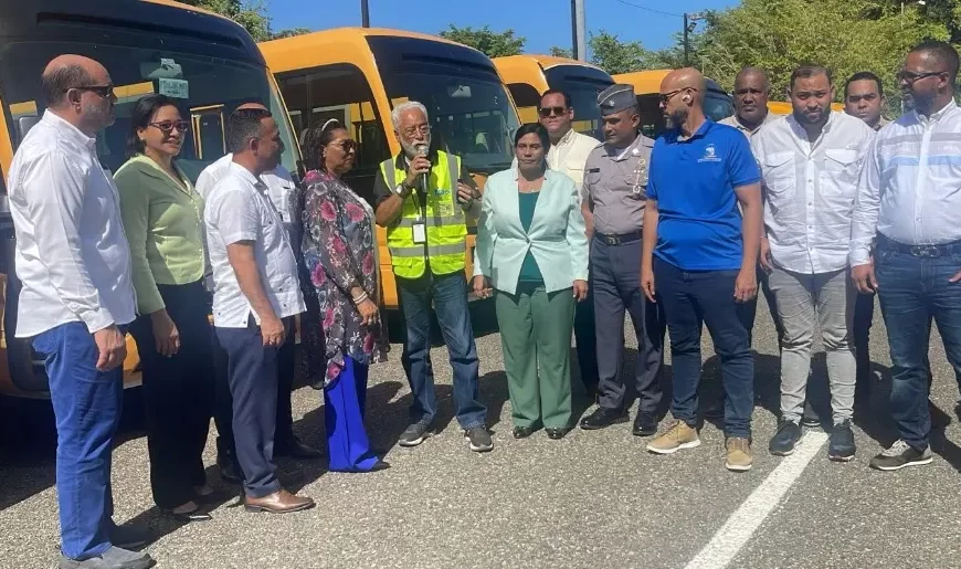 39 Autobuses Escolares Refuerzan la Educación en Nagua