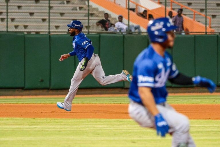 El Estallido del Noveno: Una Aplastante y Tardía Ofensiva de los Tigres del Licey Ahoga la Resistencia de los Toros en La Romana