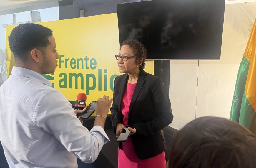 Cabrera Advierte sobre un “Peligro que se Cierne” sobre la Democracia Dominicana