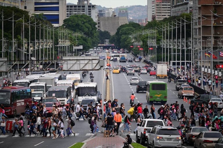 El Cielo Vedado: Venezuela Bajo el Cerco Aéreo de Washington