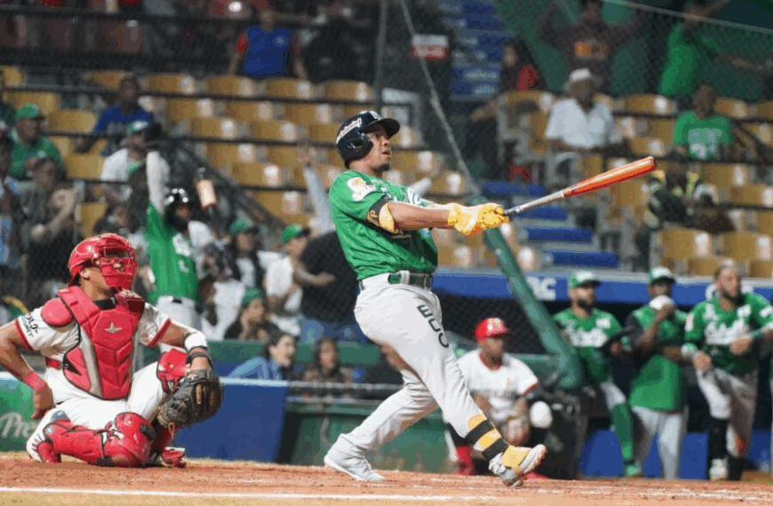 Un Héroe se Levanta de la Banca: Valdez Decide el Duelo con Jonrón Ciclónico