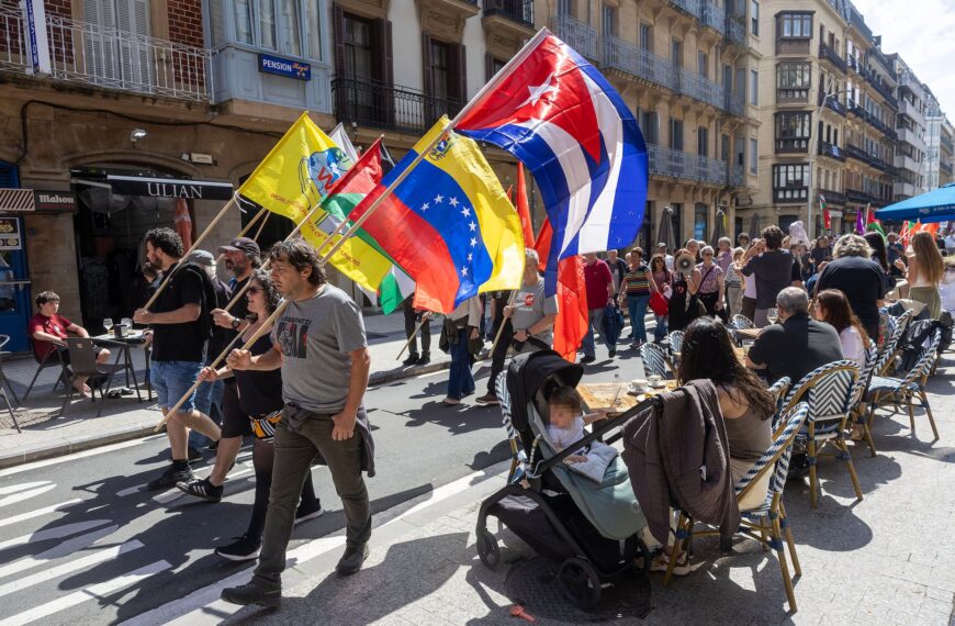 Los trabajadores se movilizan: ¡La calle arde en el mundo!