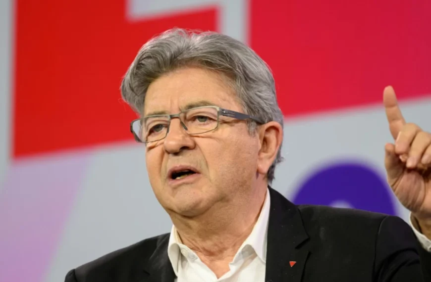 Mélenchon lanza su cuarta candidatura al Elíseo y coloca a la ultraderecha como su principal adversario
