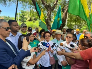 “No es una reforma, es una profundización del modelo”: Frente Amplio y Alianza País exigen seguridad social digna en homenaje a Mauricio Báez