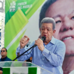 Leonel Fernández denuncia chantaje del Gobierno contra ciudadanos en Samaná
