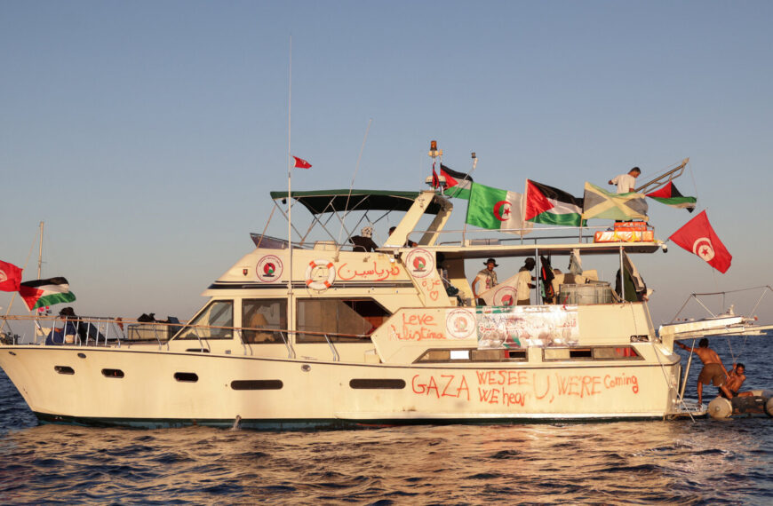 Israel aborda y abre fuego contra la flotilla solidaria con Gaza en aguas internacionales