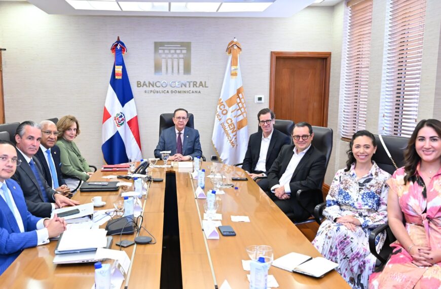Proyecciones de crecimiento moderado para la economía dominicana en 2026