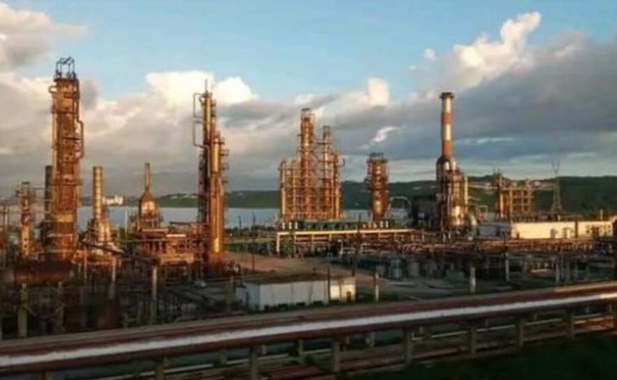 Cuba refina por primera vez crudo nacional y obtiene diésel, fuel-oil y nafta solvente en prueba piloto