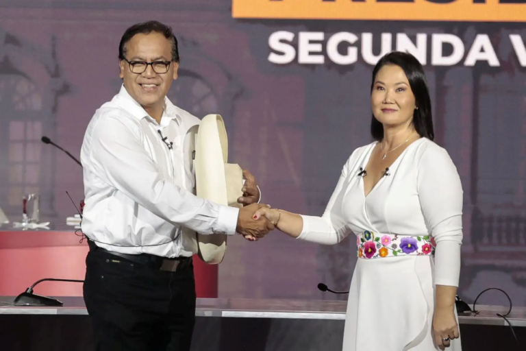 Elecciones en Perú: una ventaja mínima de Roberto Sánchez define la jornada sin un ganador claro