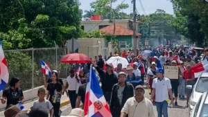 Protesta en Barahona exige freno al daño ambiental y obras pendientes