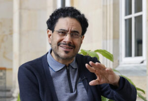 ¡Tres revoluciones y un pulso contra el poder!: Iván Cepeda lanza su programa para «desmontar las élites» y enterrar el modelo militarista