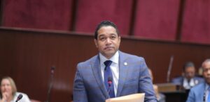 Rafael Pérez “Rafelito” renuncia y sacude la curul