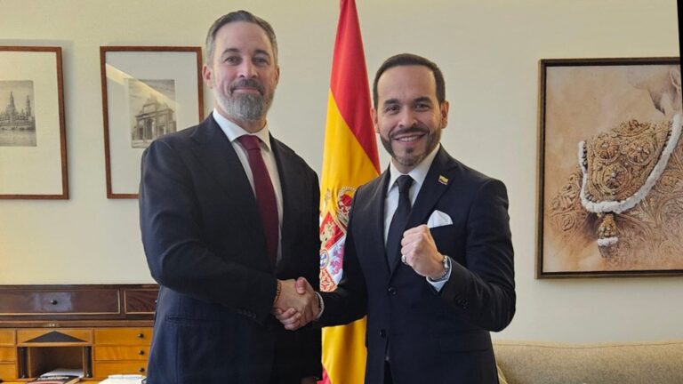 Los Angeles Times alerta sobre los riesgos de una presidencia de De la Espriella