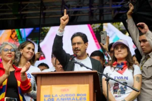 Cepeda llama a la desobediencia civil y lanza graves acusaciones contra De la Espriella