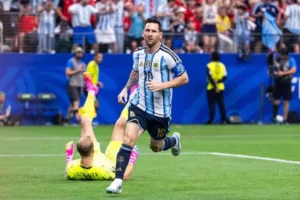 Messi firma otra página histórica y mete a Argentina en octavos con un récord legendario