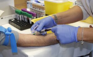 Bioanalistas rechazan extensión de horarios en hospitales y piden diálogo al SNS