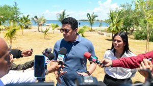 David Collado supervisa obras en playa El Faro de San Pedro de Macorís antes de su entrega