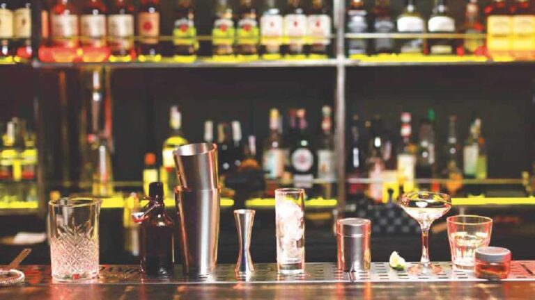 Horarios de venta de alcohol seguirán vigentes por dos años tras fallo del Tribunal Constitucional