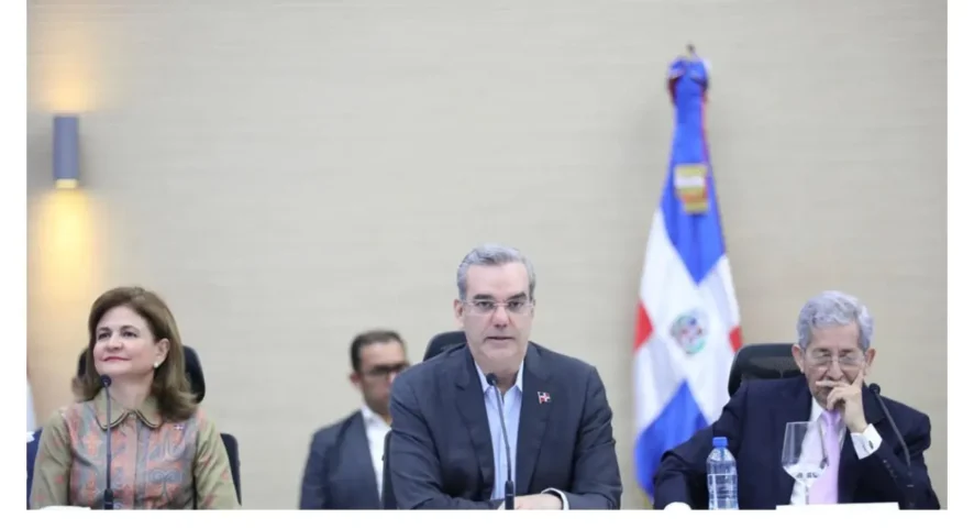 Cinco años después, las reformas de Abinader siguen a medio camino: ¿podrá completarlas en dos años?